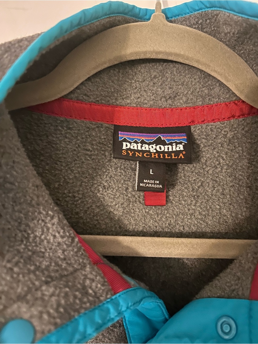 Patagonia Synchilla Fleece Pullover in Gray with Teal and Red Accents - Picture 3 of 3